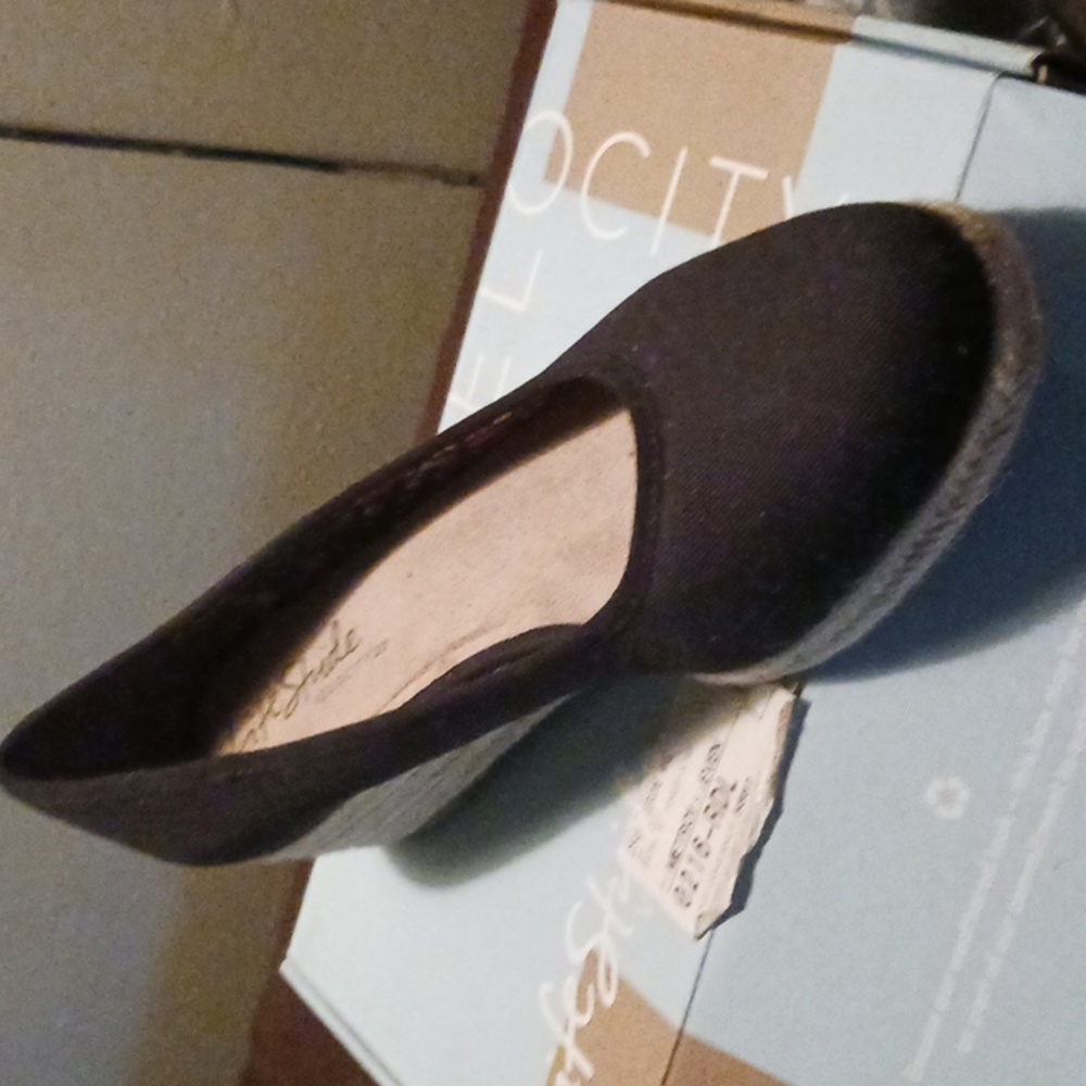 Shoes - Picture 2 of 3